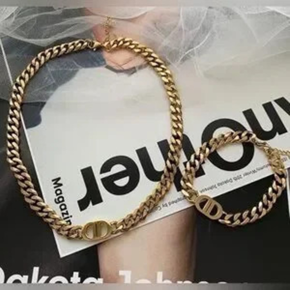 18K Gold Pig Nose Designer Necklace and Bracelet Set Veronica Set Curb Chain